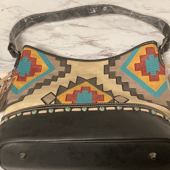 Beautiful Multicolored Southwest Concealed-Carry Shoulder Bag - Picture 6 of 7
